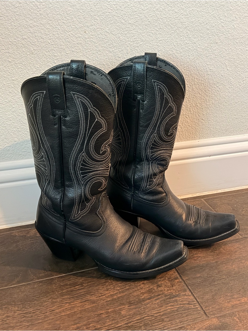 Ariat Black Leather Women's Western Cowboy Boots with Contrast Stitching